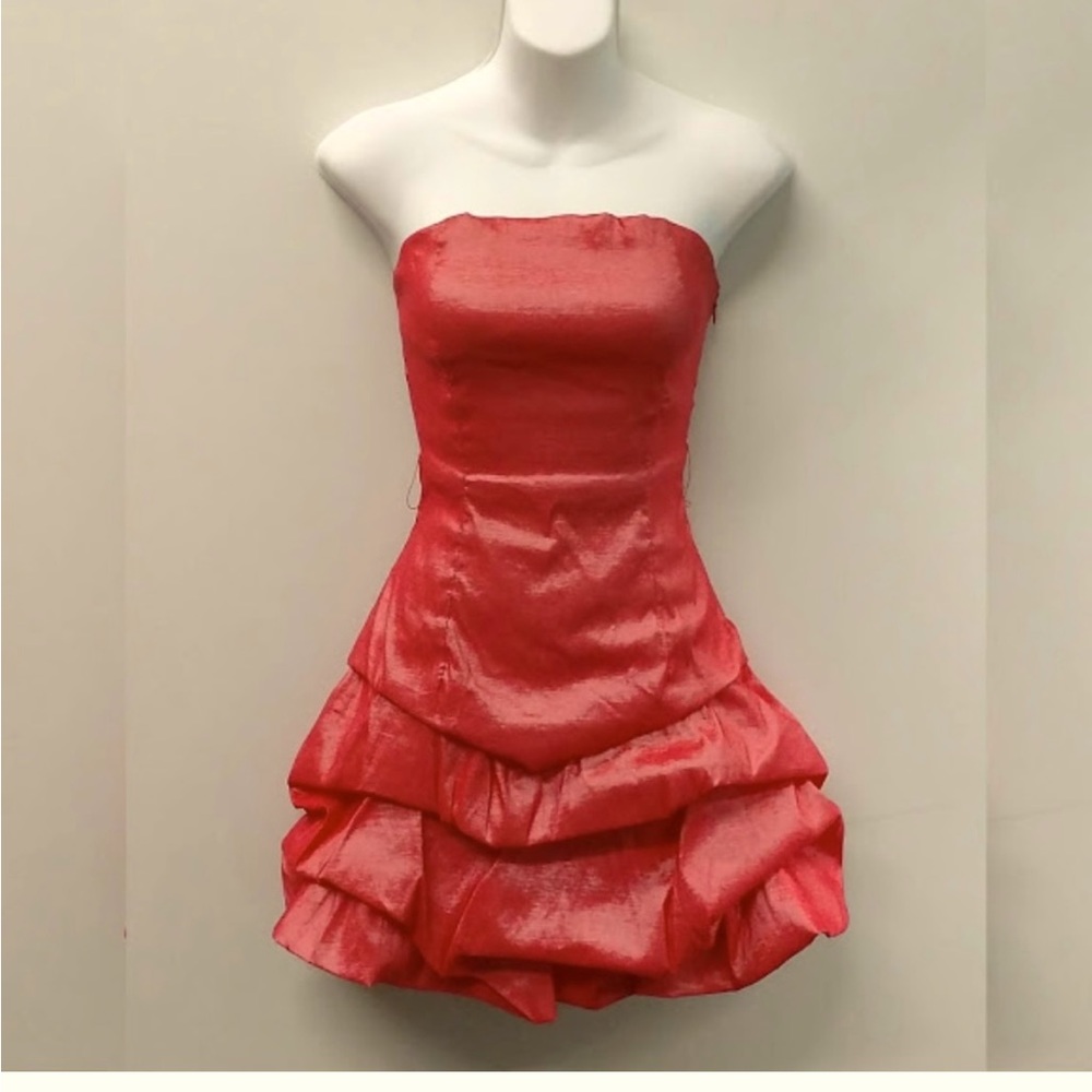GLAM CORAL RUFFLED STRAPLESS MINI DRESS SHINY TEFFETA MATERIAL IN SIZE SMALL